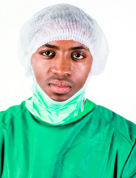 Старший хирург в зеленой форме — стоковое фото