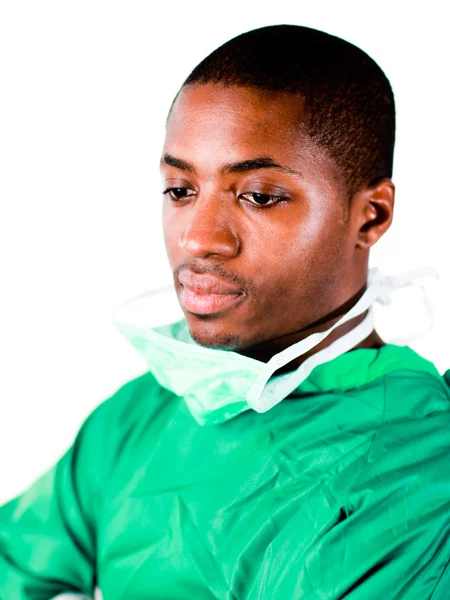 Senior chirurg in groene scrubs — Stockfoto