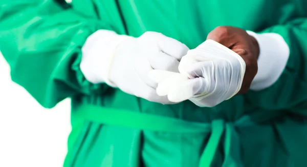 Chirurgo che indossa i guanti — Foto Stock