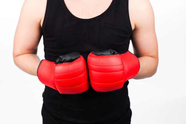 Junger Mann trägt Boxhandschuhe — Stockfoto