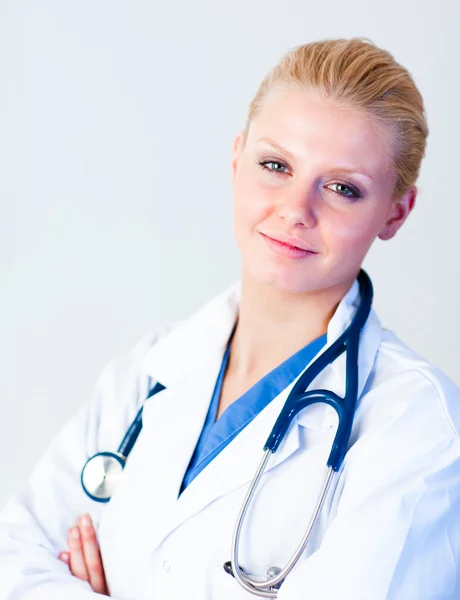 Mujer joven médico mirando a la cámara —  Fotos de Stock