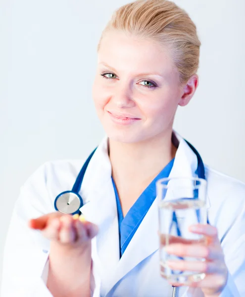 Doctor holding pills to camera — Stock Photo, Image