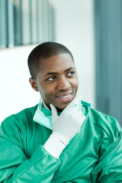 年轻的非洲裔美国人外科医生 — 图库照片