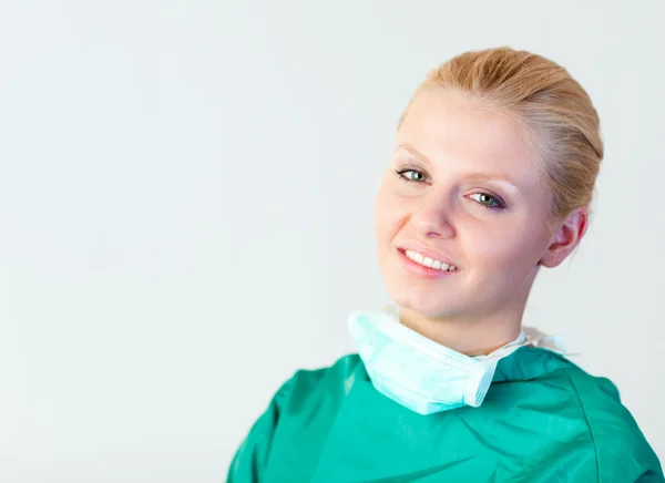 Kvinnliga kirurgen leende — Stockfoto
