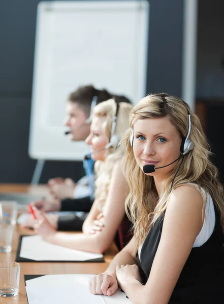 Zakelijke team in een callcenter — Stockfoto
