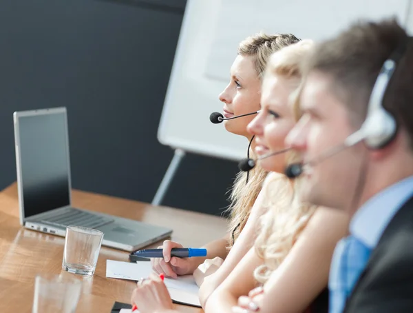 Verksamhet team i ett callcenter — Stockfoto