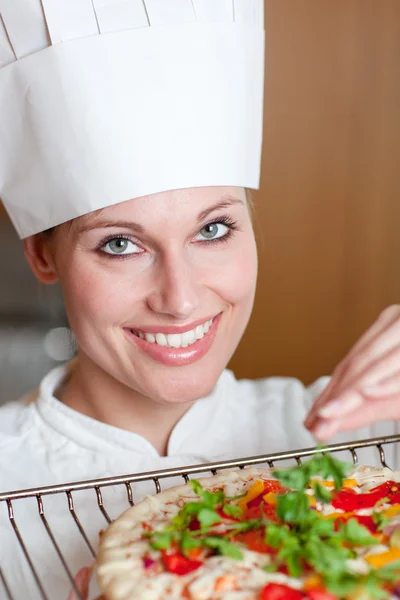 Radiant female chef cooking a pizza — Stock Photo, Image