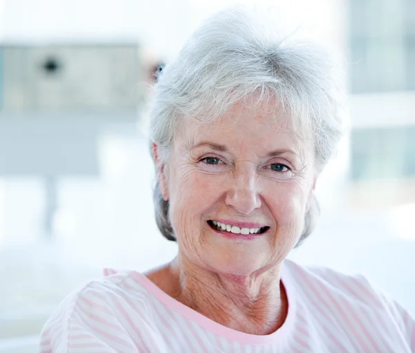 Portrait of a senior woman in a hospital — Stock Photo, Image