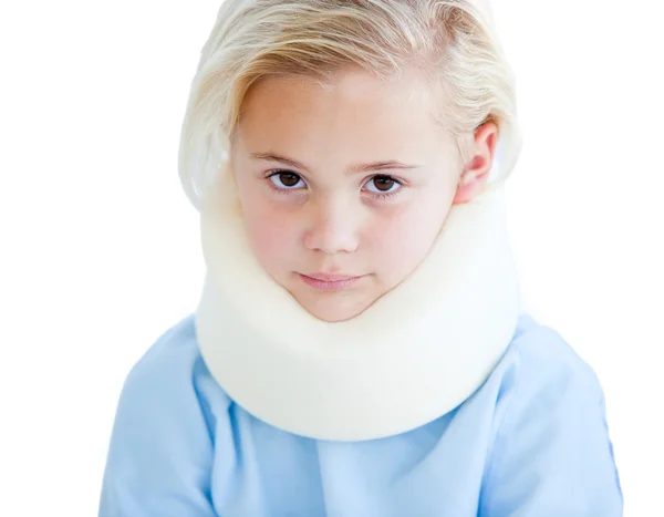 Portret van een klein meisje met een nek brace — Stockfoto