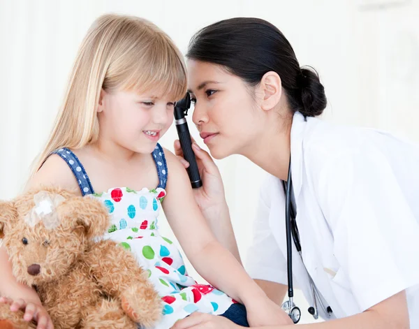Asian doctor examining little girl with medical equipment — Stock Photo, Image