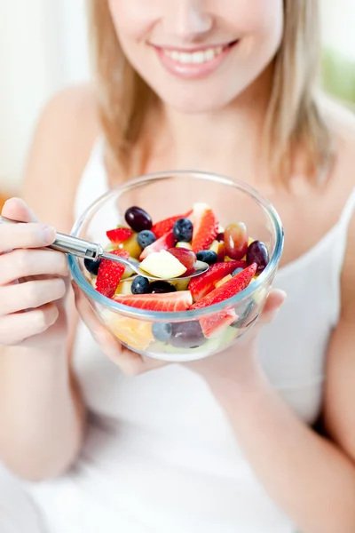 Blond woman eating a fruit salad — Stock Photo, Image