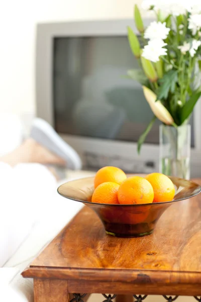Close-up of oranges in a bowl — Stock Photo, Image