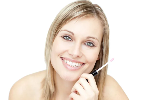 Retrato de una mujer atractiva sosteniendo un lápiz labial —  Fotos de Stock