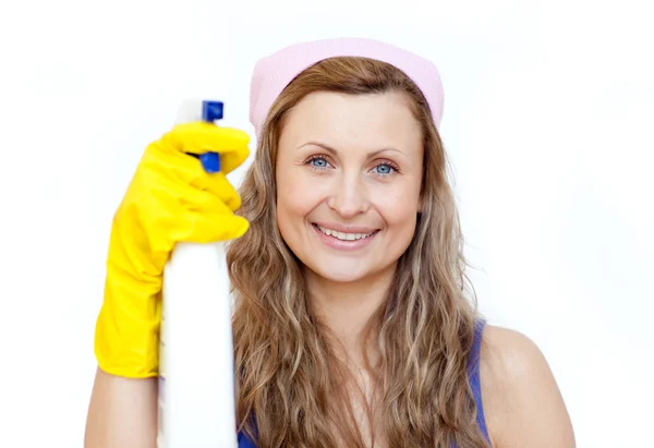 Attraktive Frau mit Waschmittelspray — Stockfoto