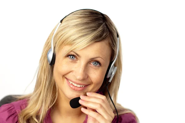 Geschäftsfrau spricht auf einem Headset — Stockfoto