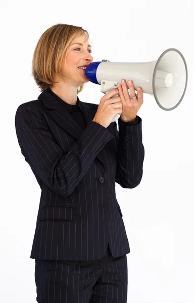 Mujer de negocios gritando a través de un megáfono — Foto de Stock