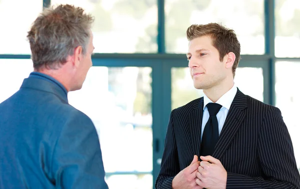 Young businessman talking to a senior manager — Stock Photo, Image