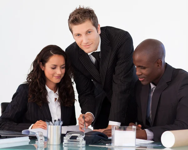 Young businessman working with his team — Stock Photo, Image