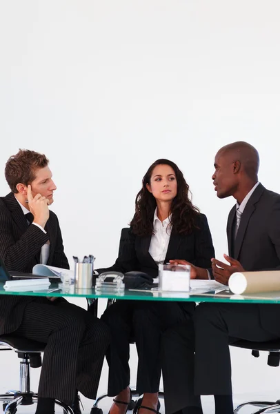 Företag interagerar i ett möte — Stockfoto