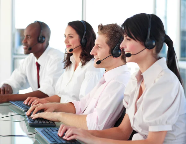 Företag anställda i ett callcenter — Stockfoto