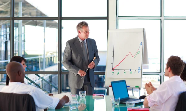 Volwassen manager in een vergadering — Stockfoto