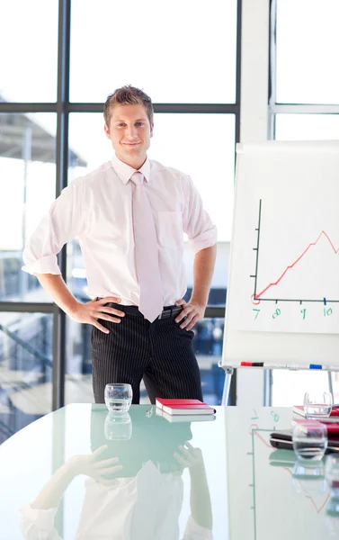 Young businessman standing in a presentation — Stock Photo, Image