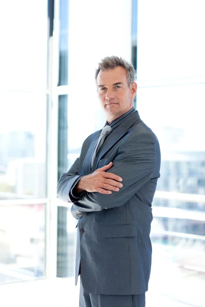 Confident senior businessman with folded arms — Stock Photo, Image