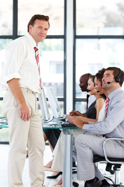 Senior Manager in einem Call Center — Stockfoto