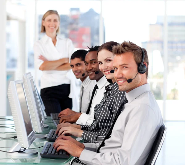 Radiant female leader managingher team in a call center — Stock Photo, Image