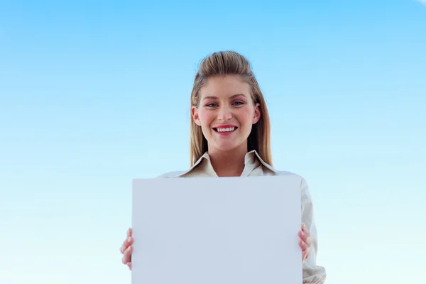 Businesswoman holding a white business card — Stock Photo, Image