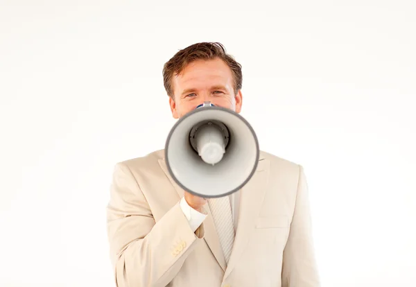 Homem de negócios maduro fazendo um anúncio através de um megafone — Fotografia de Stock