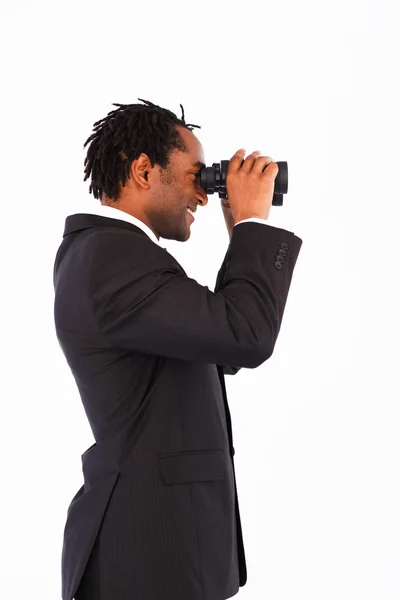 Vážné afro-american podnikatel pomocí dalekohledu — Stock fotografie