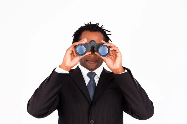 Uomo d'affari che guarda attraverso il binocolo — Foto Stock