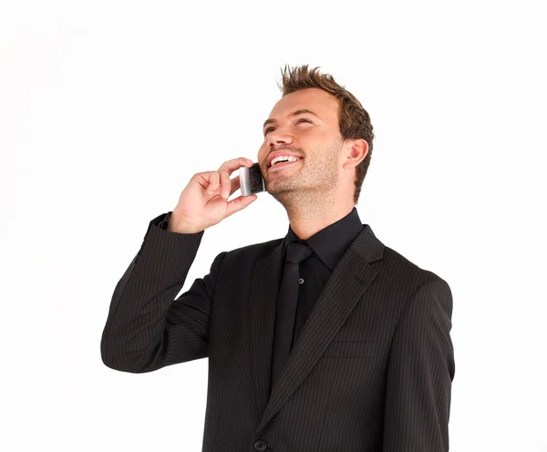 Uśmiechający się biznesmen mówiąc na telefon komórkowy — Zdjęcie stockowe