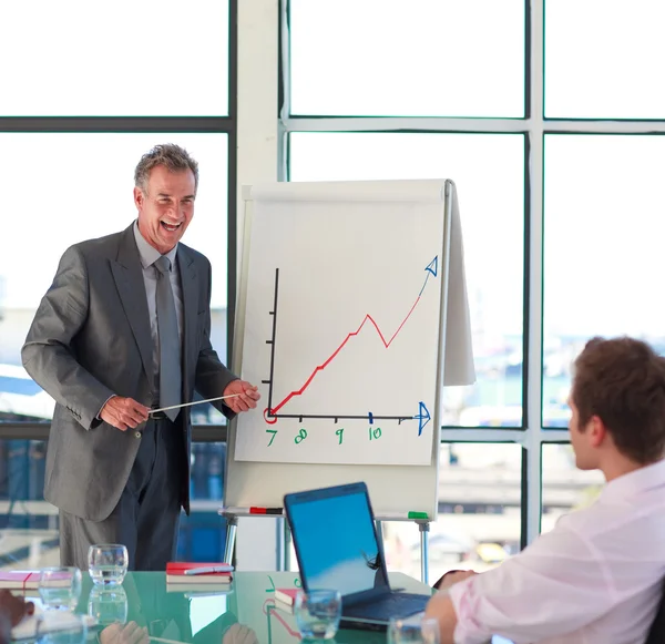 Smiling senior businessman in a presentation — Stock Photo, Image