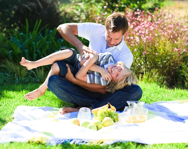 Father and son enjoying a picnic — Stock Photo, Image