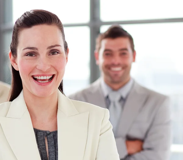 Attraente donna d'affari con un collega — Foto Stock