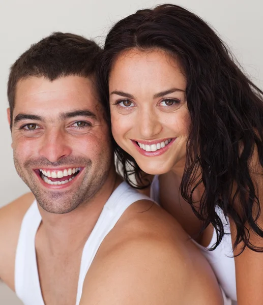 Retrato de una pareja sonriente — Foto de Stock
