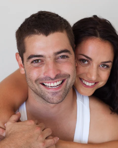 Portret uśmiechniętej pary — Zdjęcie stockowe