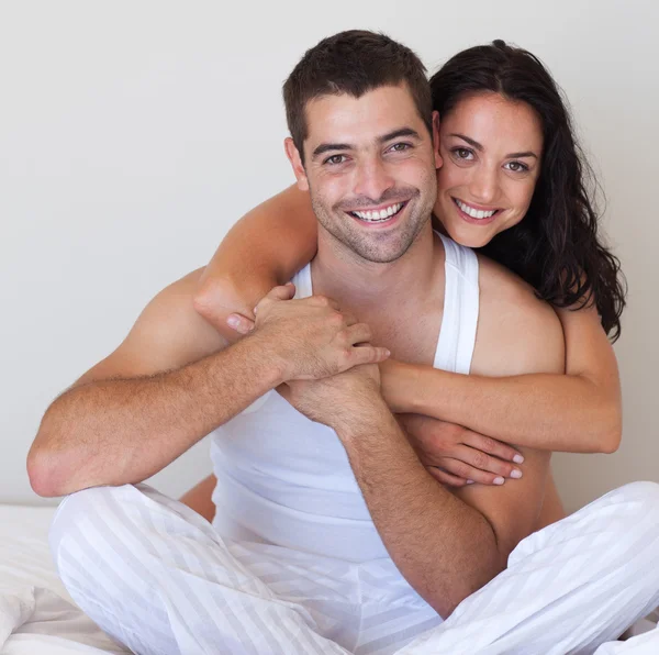 Casal encantado relaxando uns nos outros Companhia — Fotografia de Stock