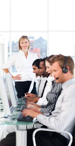 Female leader managing her team in a call center — Stock Photo, Image