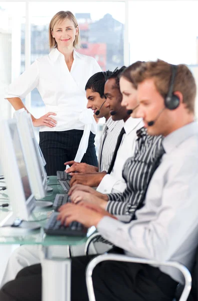 Female leader managing her team in a call center — Stock Photo, Image