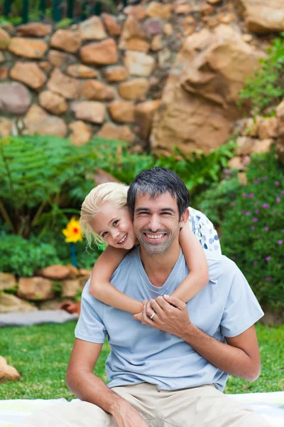 Father giving daughter piggyback — Stock Photo, Image