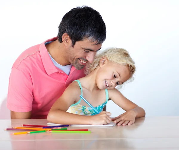 Mann und kleines Mädchen malen zusammen — Stockfoto