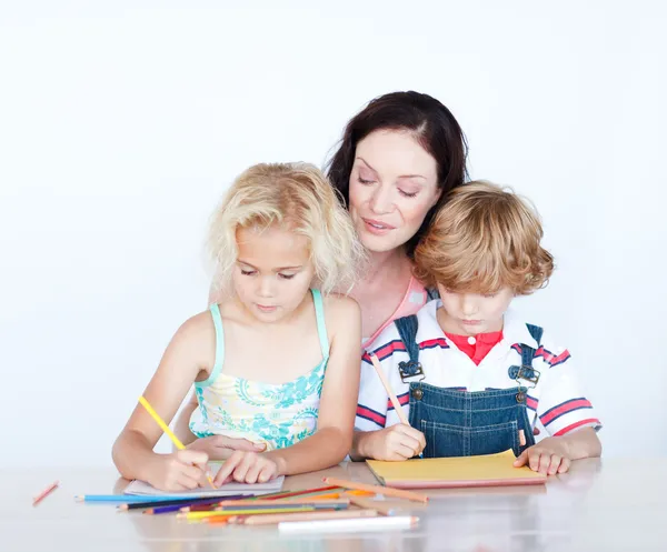 Mother and children writing together — Stock Photo, Image