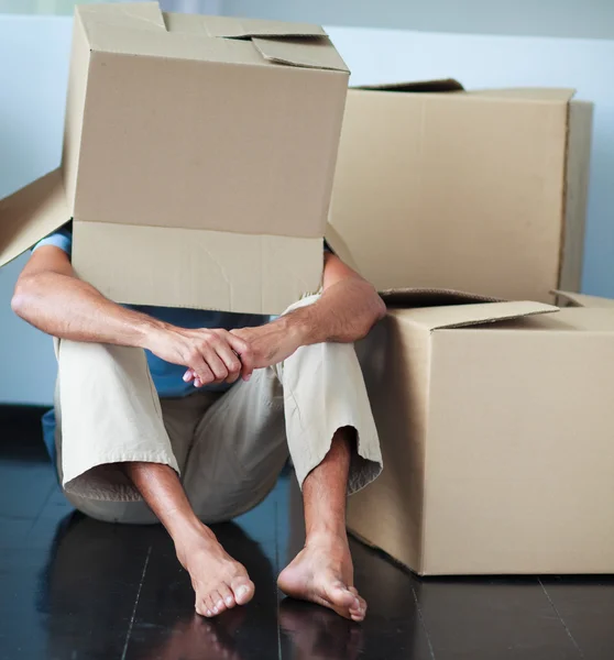 Father playing with an empty box — Stock Photo, Image