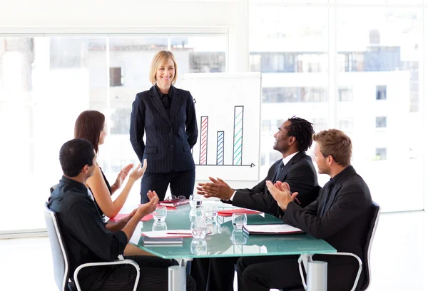 Manager met succes in een vergadering — Stockfoto