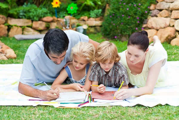 Happy family painting in a park — Stock Photo, Image