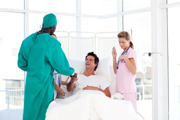 African-American surgeon greeting his patient — Stock Photo, Image