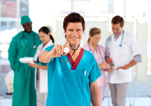 Squadra medica che lavora in ospedale — Foto Stock